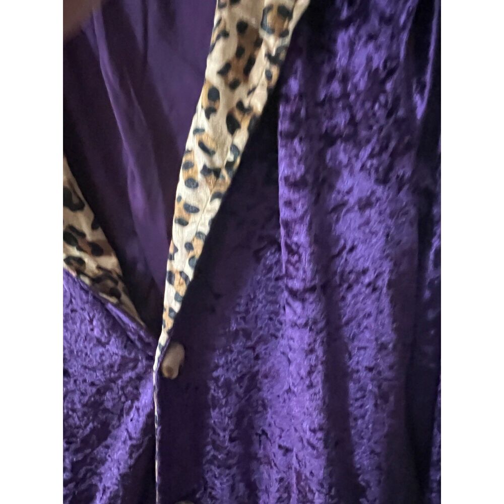 Authentic Spirit Halloween Adult Purple Pimp Costume with Hat